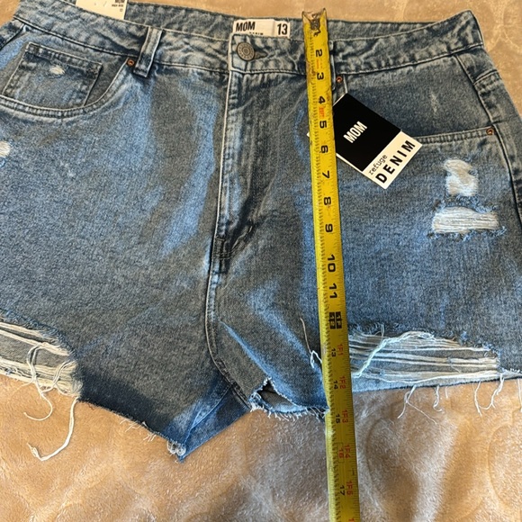 NEW SHORTS - Picture 7 of 8